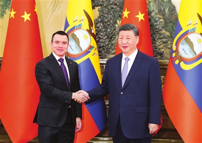 习近平会见厄瓜多尔总统诺沃亚